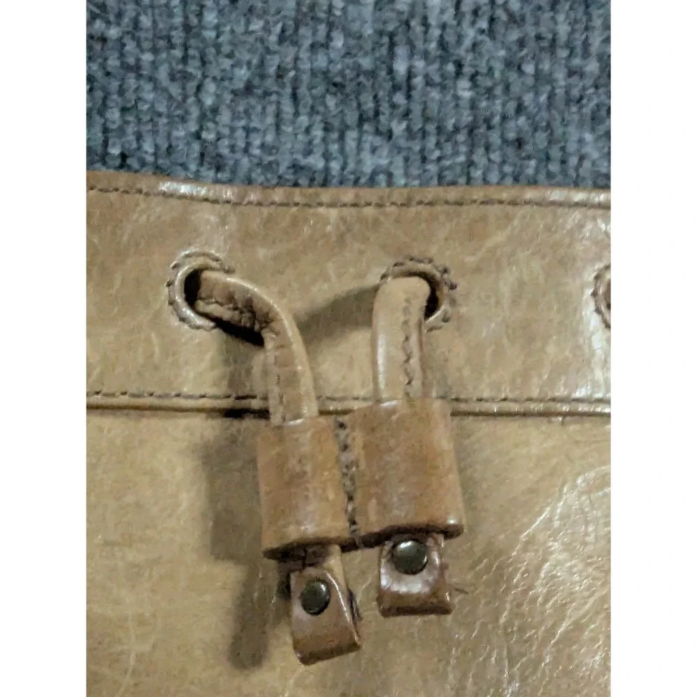Frye Melissa Italian Leather Drawstring Bucket Crossbody Bag Beige